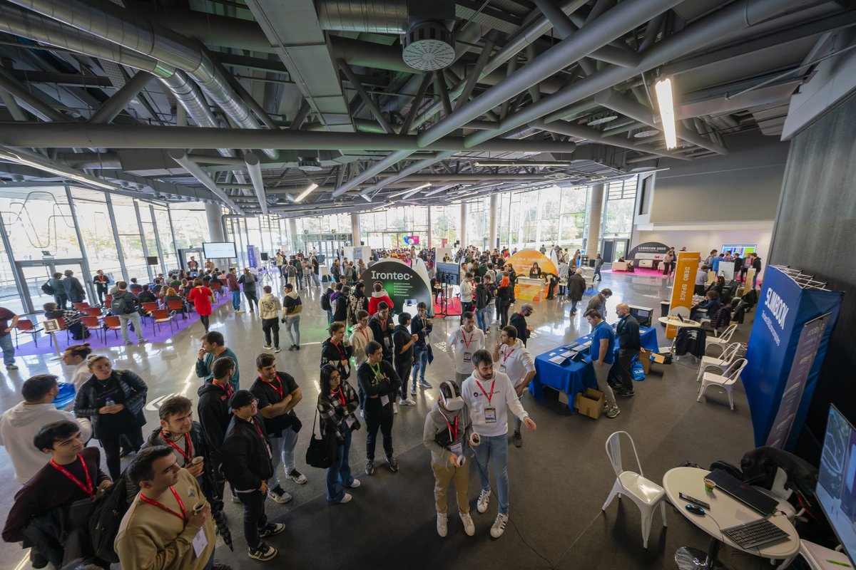 slimbook's tweet image. Un placer haber formado parte de este GRAN EVENTO, #LibreCon2022 y desde aquí, felicitar una vez más a @librecon y @mypublicinbox por el gran trabajo 👏👏👏 

Aquí os dejamos un poco de nuestro viaje y resumen del primer día🤗

youtube.com/watch?v=5UuJe0…