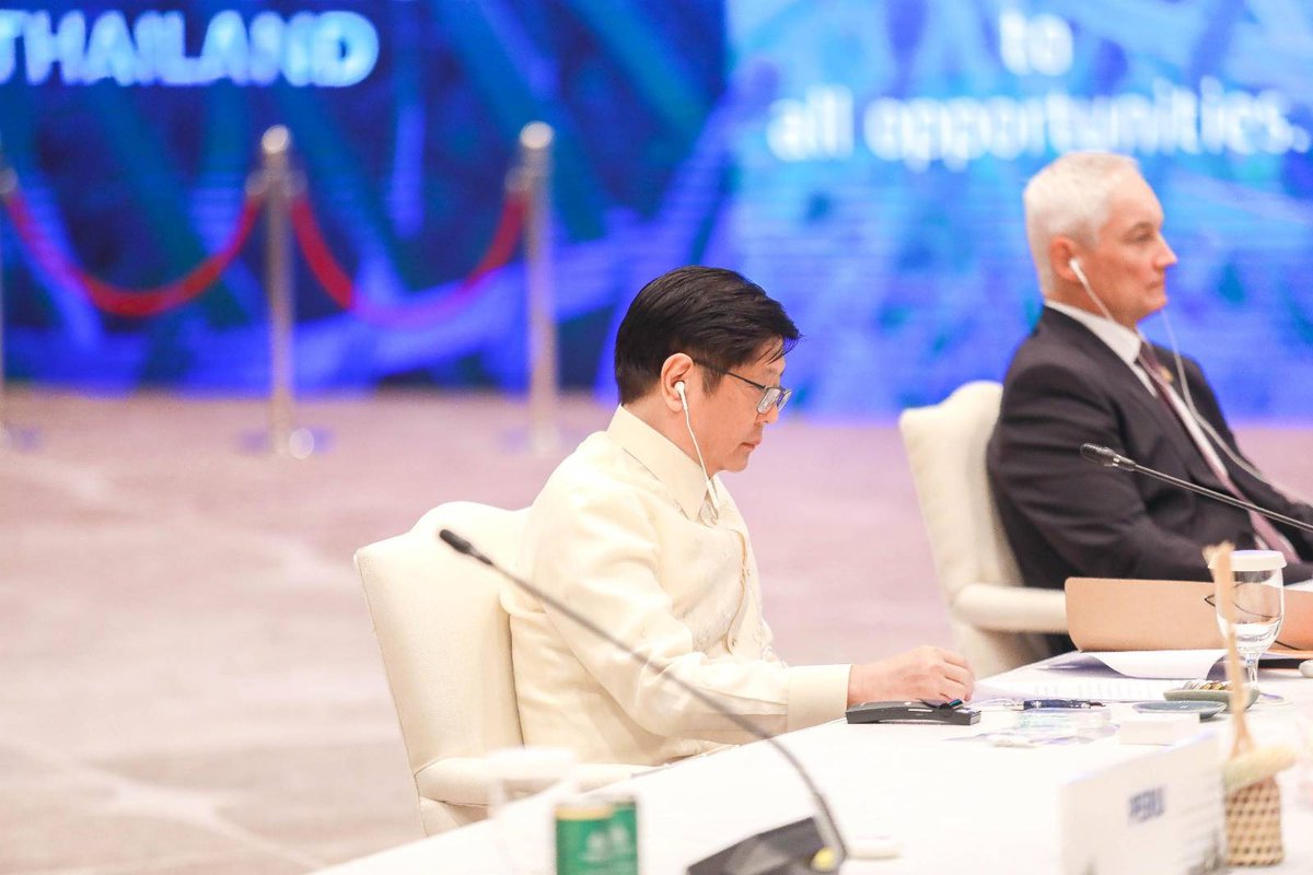 bongbongmarcos's tweet photo. Sa pagdalo natin sa APEC Leaders' Informal Dialogue ngayong araw, ating ibinihagi ang kahalagahan ng kooperasyon at pagkakaisa ng mga lider sa rehiyon. 

Ipinarating din natin ang mahalang papel na ginagampanan ng World Trade Organization, maging ang multilateral trading system. https://t.co/sfWUGW3EKJ