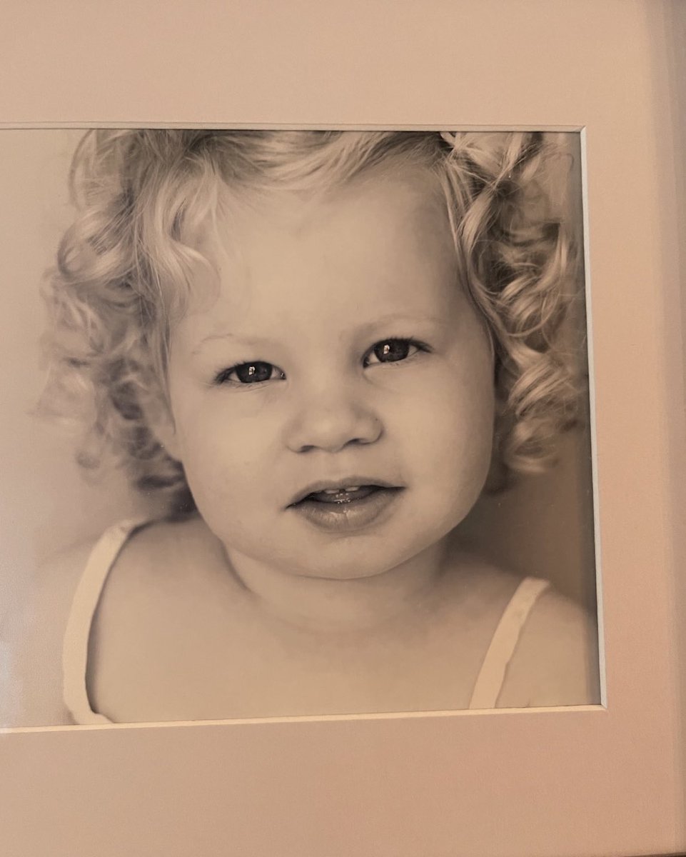 Not only is it Game Day, but “someone’s” BIG BIRTHDAY! Any guesses? Be sure to tag her in your response and wish her a HAPPY 18th BIRTHDAY! 🎉🥳🎂😊