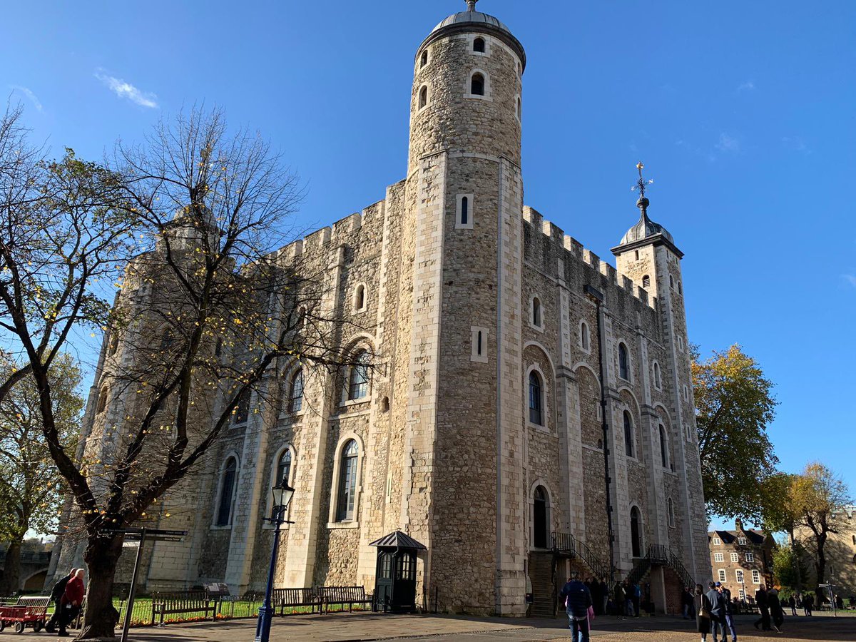 StMichaels1953's tweet photo. 💎 Year five enjoying a wonderful educational visit to the Tower of London 👑 #seatsofpower #monarchy #crownjewels #toweroflondon #historycomingtolife @TowerOfLondon https://t.co/kp1tqaBU94
