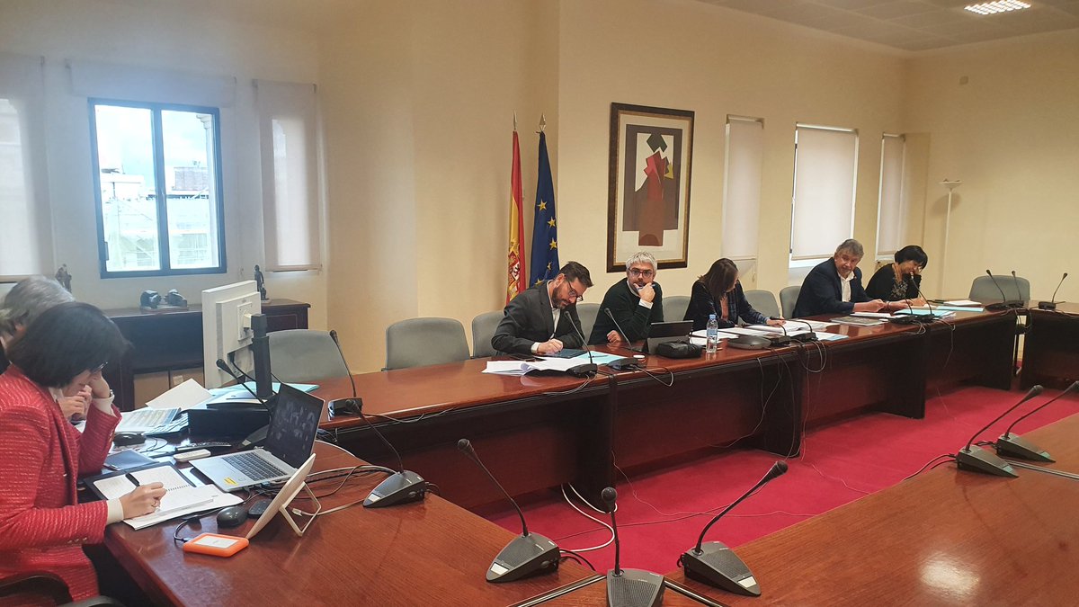Hoy he presidido la reunión de la Comisión Permanente del Consejo General de Formación Profesional. 
Seguimos trabajando conjuntamente en todas las líneas de actuación de la estrategia de modernización de #FP diseñada por  <a href="/educaciongob/">Ministerio de Educación, FP y Deportes</a>. 
#YoSoyFP