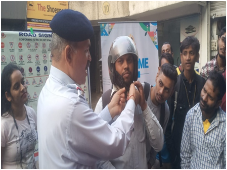 dtptraffic's tweet photo. In association with @yulubike, #SafeRiderProgram was organized by #RoadSafety Cell at Mount Kailash, South Delhi today for sensitizing delivery partners about #RoadSafety. 40 delivery boys and 8 staff members participated. https://t.co/22Hp8ZYbxd