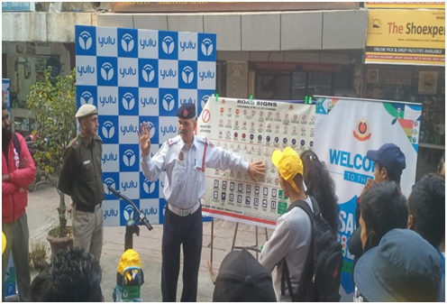 dtptraffic's tweet photo. In association with @yulubike, #SafeRiderProgram was organized by #RoadSafety Cell at Mount Kailash, South Delhi today for sensitizing delivery partners about #RoadSafety. 40 delivery boys and 8 staff members participated. https://t.co/22Hp8ZYbxd