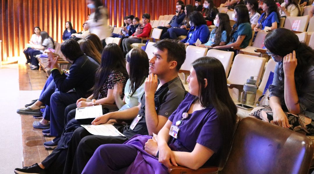 HospitalChillan's tweet photo. ¡Gran jornada del programa #RNAO de nuestro 🏥! 👏🏼

Más de 8️⃣0️⃣ profesionales de Ñuble se reunieron para revisar las mejores prácticas en la prevención de Lesiones de la Piel y así entregar el mejor cuidado a nuestros pacientes, considerando sus riesgos y necesidades especiales. https://t.co/D0EHAhFnOk