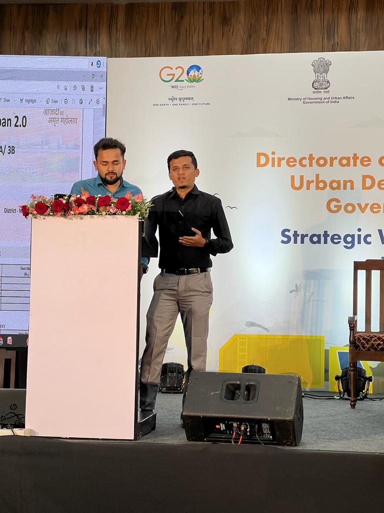 SwachhBharatGov's tweet photo. #Maharashtra detailed out the city's sanitation action plan for toilets and #usedwatermanagement in the last session of #StrategicWorkshop on SBM-U 2.0 of Karnataka. https://t.co/71dRBlKngd