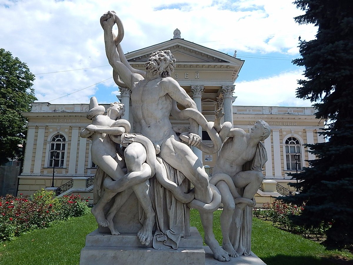 Livia_en_Roma's tweet photo. ¿Qué tienen en común unos pequeños "botones" japoneses del XVII con el nacimiento del Impresionismo en París, un Laocoonte en Odessa, un palacio vienés y el rey Alfonso XIII? Una familia, los Ephrussi. Acompañadme en este emocionante viaje. https://t.co/kBtnQVblaB