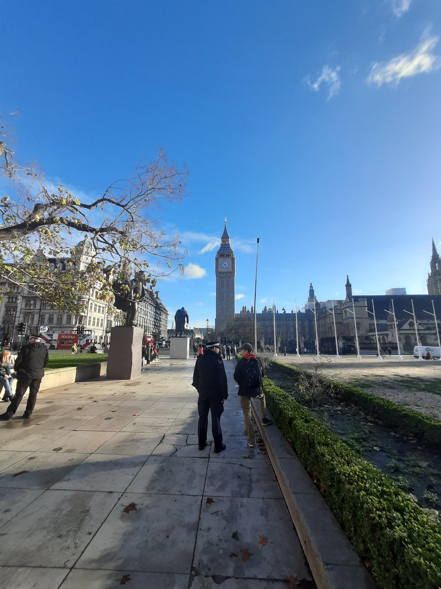 MPSWestminster's tweet photo. Did you spot our specially trained #ProjectServator officers in the #ParlimentSquare area today? We were out speaking to tourists &amp; businesses about the work we do and how they can help. If you see us, please say hello
#TogetherWeveGotItCovered
#WePopUpAnywhere https://t.co/4u1z9zqMpj