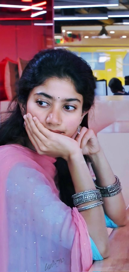 BrindaHere's tweet photo. @Sai_Pallavi92 #SaiPallavi @2D_ENTPVTLTD @SakthiFilmFctry @kaaliactor @prgautham83 #18thNovR @sfallowers @SaipallaviFC @saipallavi92fan @SaipallaviOf @srini_325 @92Saipallavi @Saipallaviof @SP_O_P @SaiPallaviUni @Saipallavi_KFC @Saipallavi_love https://t.co/Pzf54tjf5x