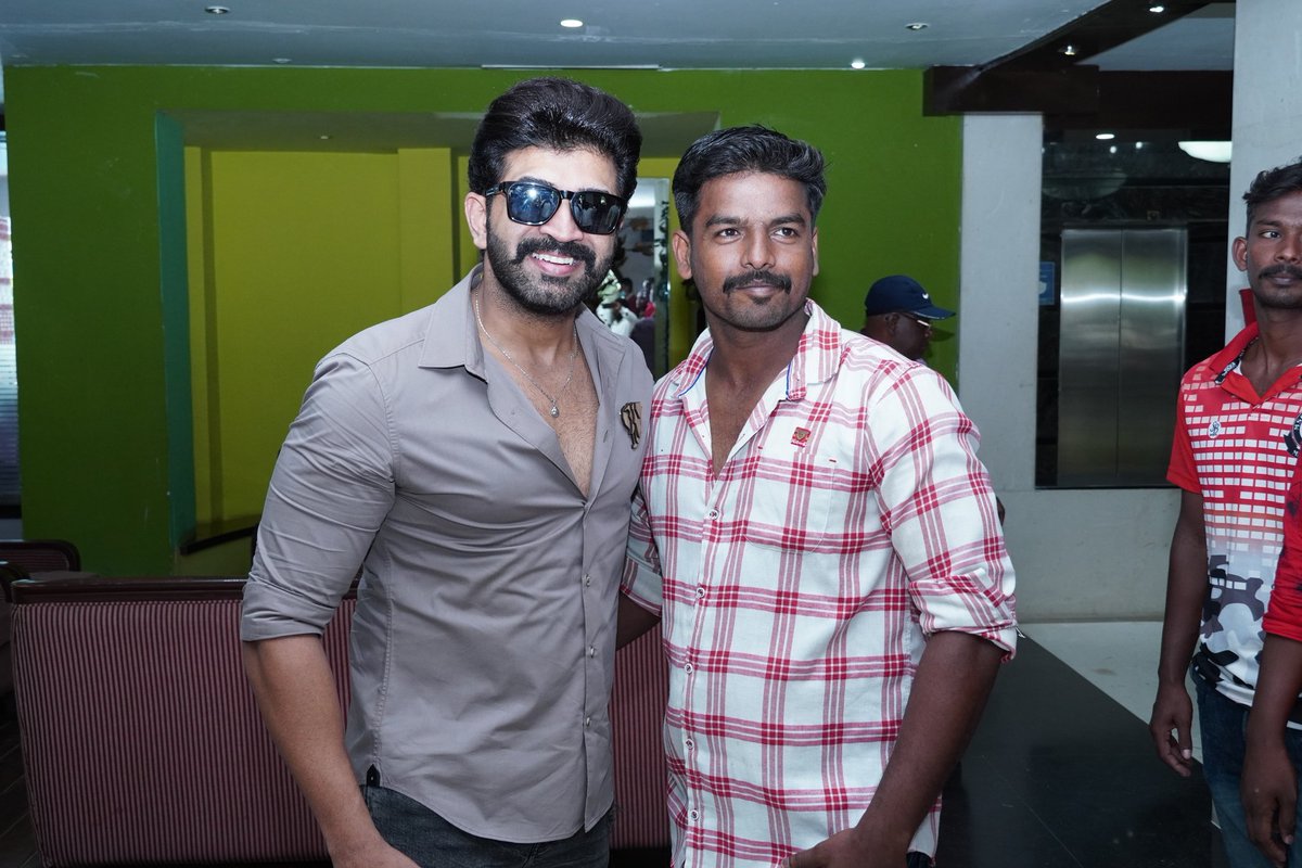SteelIbrahim's tweet photo. Special Birthday Common Cover Picture of our #StylishStar π AArun VijayVArun Vijayanna hope you'll like! π€©π€©β
#ArunVijayBirthDayBlast π
#ArunVijay #AVCCP #WarHorse
#love #kollywoodcinema #kesavan_AV https://t.co/uWlKefOmjv