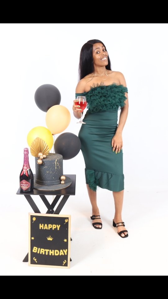 And boooooom. It's my birthday today. Kgoshigadi Lebogang 🎊🎊🎉🎉🍾🍷❤💚