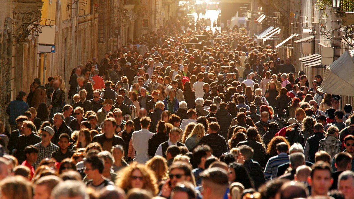 Ca_Gi's tweet photo. If you try to picture 800 people trying to get into a 4-seats car you may get the picture of what does this #TwitterMigration mean for Mastodon's infrastructure.

Please be patient if the servers are struggling and some thing does not work as expected. https://t.co/Wo8YAWrYY4