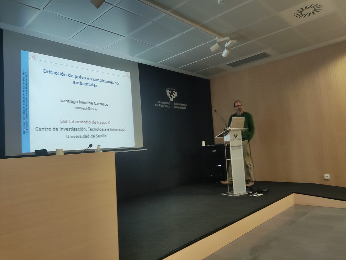 Santiago Medina Carrasco  impartió una conferencia sobre Difracción en polvo en condiciones ambientales en la 5 Reunión de Personal Técnico en Difracción de Rayos X. Importante para la mejora de esta técnica de análisis.  #5REU2022RX