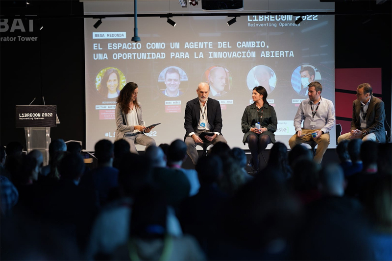 Interactiv_a's tweet image. LibreCon 2022 cierra consolidándose como evento de referencia en el sector de las tecnologías abiertas. Consulta todo lo ocurrido en el evento aquí  bit.ly/3geUECj  @esletweets #LibreCon2022 #ciberseguridad #TransformaciónDigital #InteligenciaArtificial #EdgeComputing