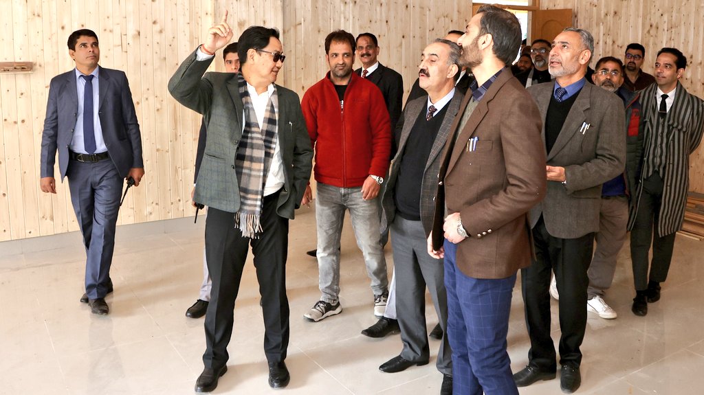 KirenRijiju's tweet photo. Inspected the beautiful District Court of Building at Pahalgam,  Jammu and Kashmir.   Construction of building is going on as per the time table. https://t.co/G8EhkNfUqL