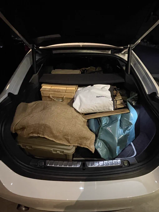 うーむ、今までの車より荷物積めないぞ……( 