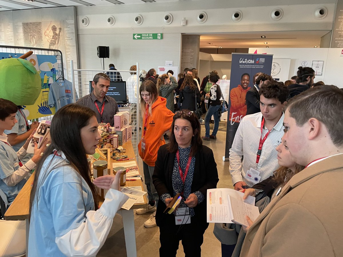 bb_BioQua's tweet photo. Coopération, enthousiasme et force du collectif
BTS Bioqualité &amp; bac pro BIT du lycée BordeBasse à l’hôtel de région @Occitanie pour témoigner de projets inclusifs en faveur de l’ambition scolaire #rencontrejeunessesoccitanie #castres @RA_Occitanie @MostafaFourar @VoiePROToulouse https://t.co/Jf0dNlyftW