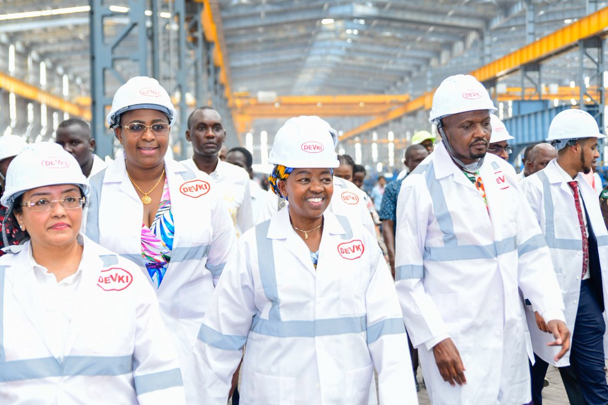 StateHouseKenya's tweet photo. PRESIDENT RUTO: WE WILL ELEVATE THE STEEL INDUSTRY TO GLOBAL LEVEL

The Government is keen on elevating Kenya to the global iron and steel value chain.

President William Ruto said policies to stimulate the sector are already being developed. https://t.co/jEJWmVThGp