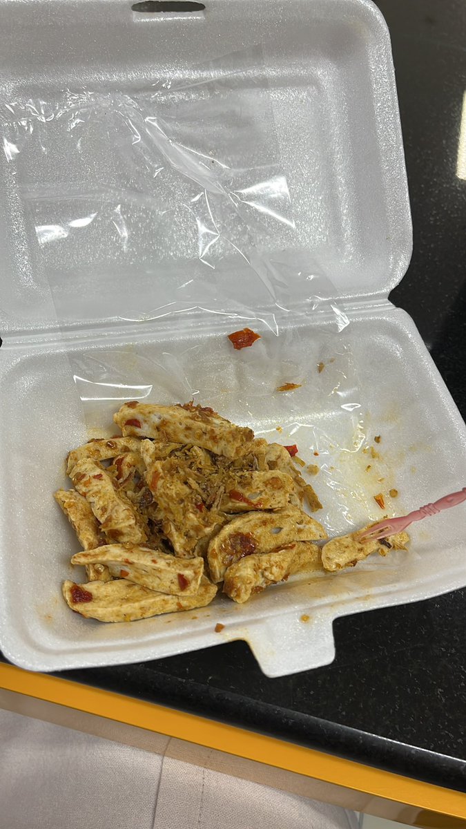 azzahraash's tweet photo. Baru tau ada jajanan surga duniawi enak banget mampus titik. Namanya karedok basreng beli di teh popon Andir https://t.co/HeOtgONtvF
