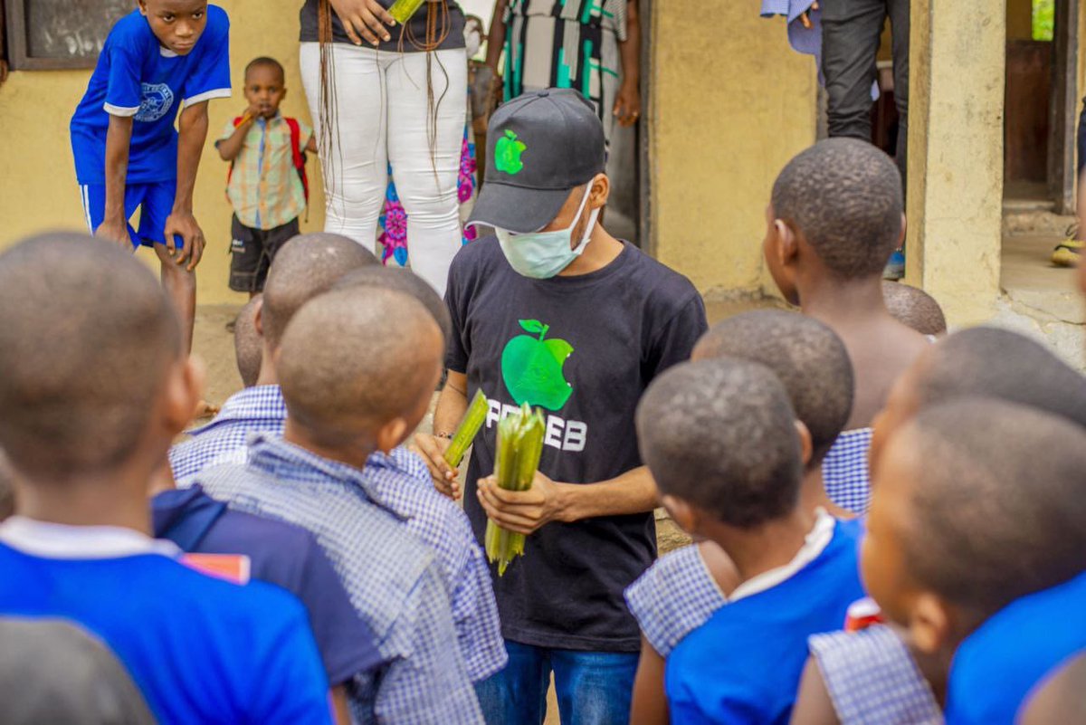 Charity Flashblack

We understand the importance of education, and we support the less privileged has much as possible.

WeareAppleB weareFamily

#AppleB #No1charitytoken #supporteducation #passingloveeveryday