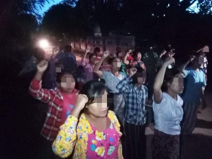 miN13700's tweet photo. The protesters of Arr Marn Thit strike in Salingyi township held daily anti-military protest together with 13-day movement for the 102nd National Victory Day on November 18.

#MyanmarLivesMatter
#2022Nov18Coup
#WhatsHappeninglnMyanmar https://t.co/xECpQDuTEM
