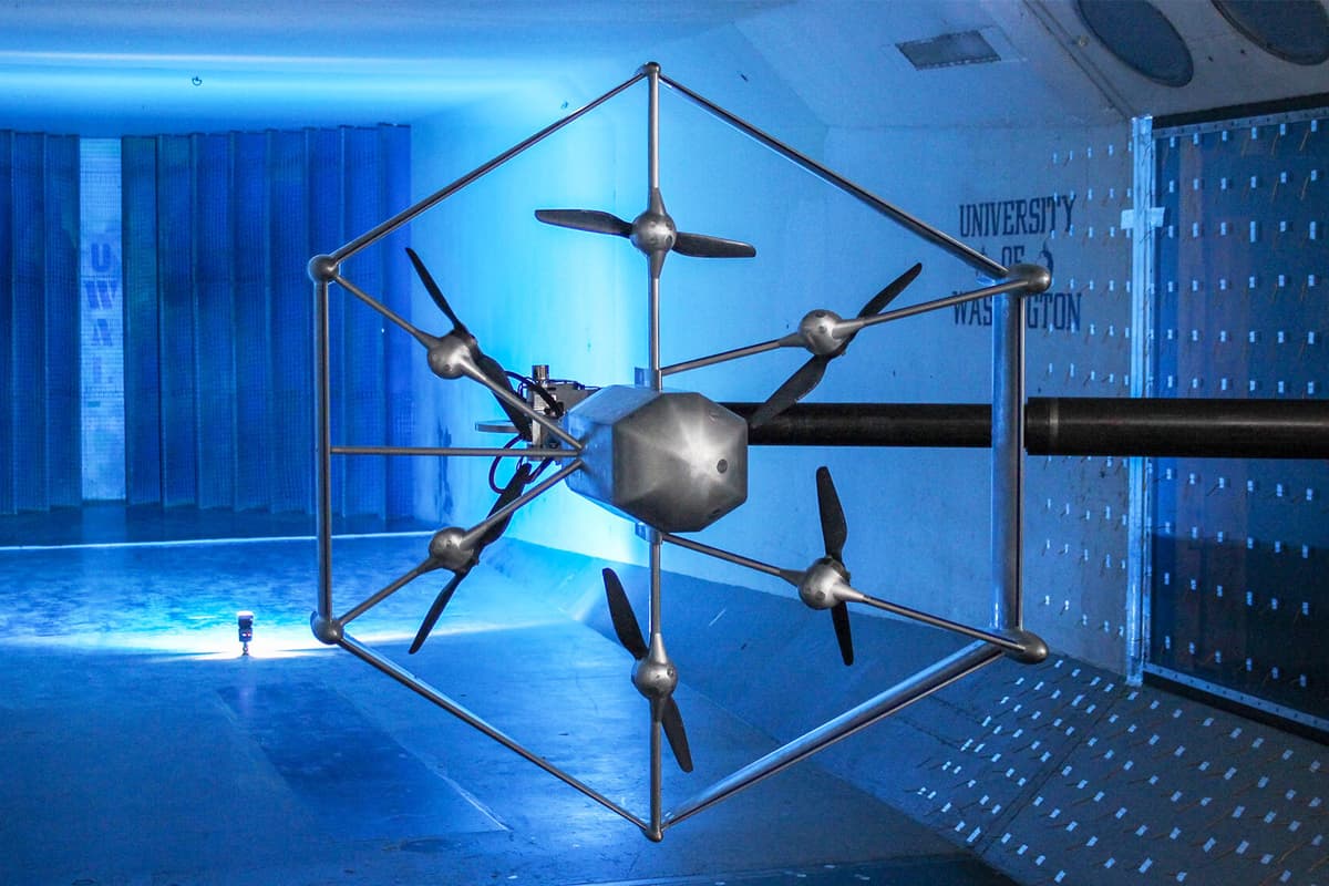 DroneIndustries's tweet photo. Amazon says its new delivery drone will fly through light rain ::  https://t.co/wagq3SyESB ☔️ https://t.co/yey7d0AjjK