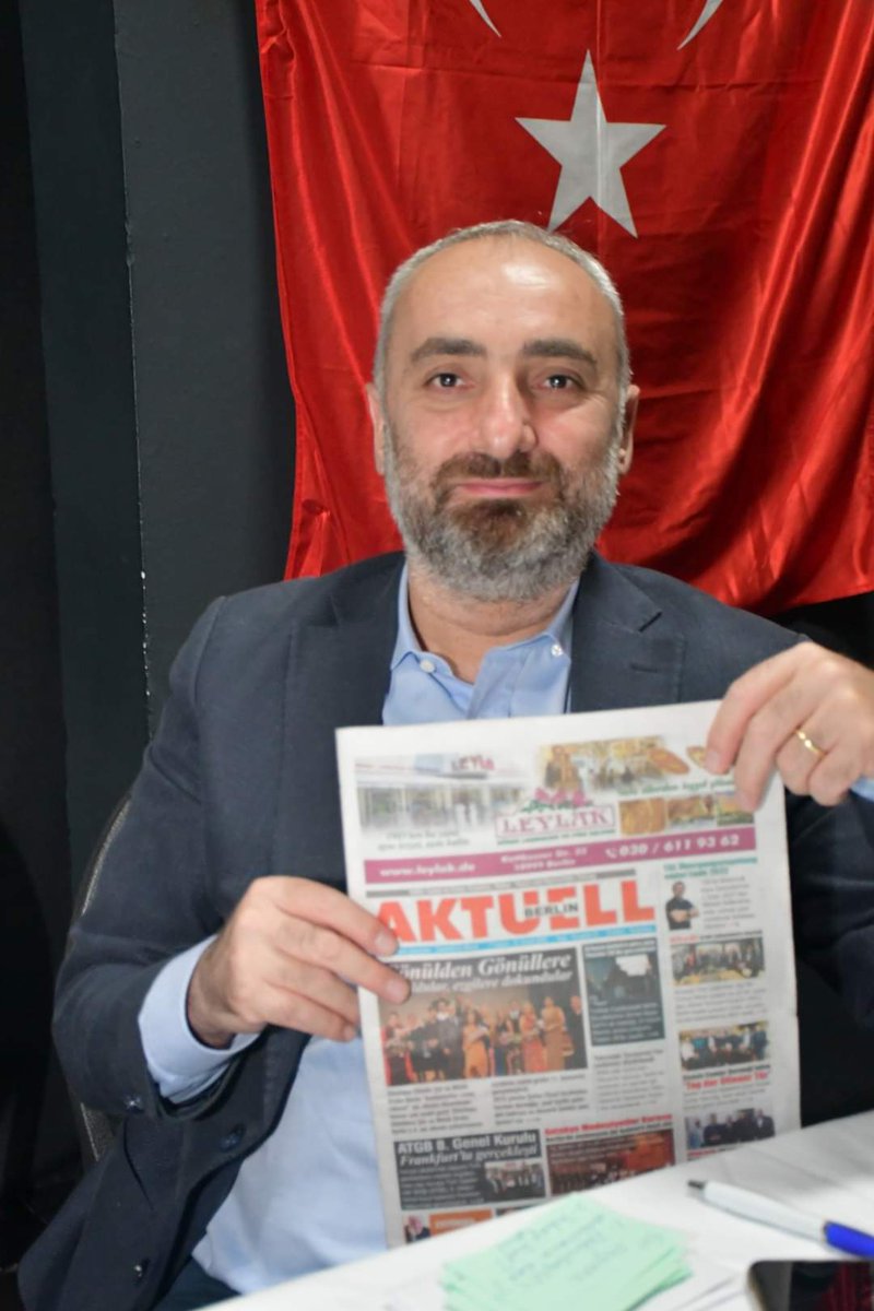 îsmail Saymaz #BERLIN de bir söyleşiye katildi ve gazetemizle objektifimize poz verdi... <a href="/ismailsaymaz/">İsmail Saymaz</a> #berlin <a href="/Fatoss_ata/">☪ Fatoşş ATA ☪</a> <a href="/ayseucar5/">🇹🇷Ayşe UÇAR</a>
