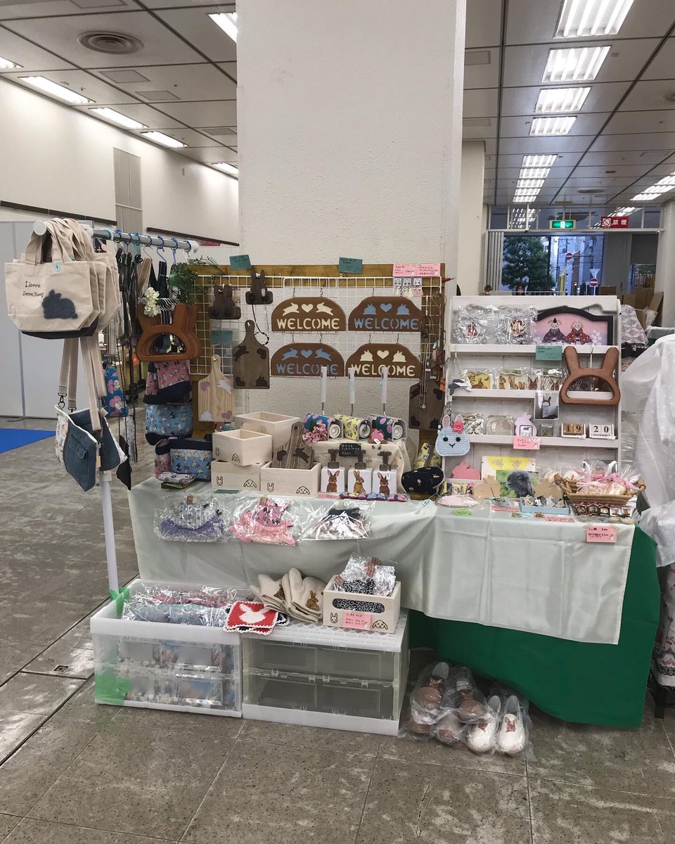 momovivi5's tweet photo. うさフェスタ2022秋
19~20日
開催です♪
本日搬入してきました。
ブースNo.41 『usapool』
入り口近く フォトスポットの前
です。
遊びに来てね~
お待ちしています♡
#usapool
#うさフェスタ秋2022 https://t.co/iTlIsyxqyX