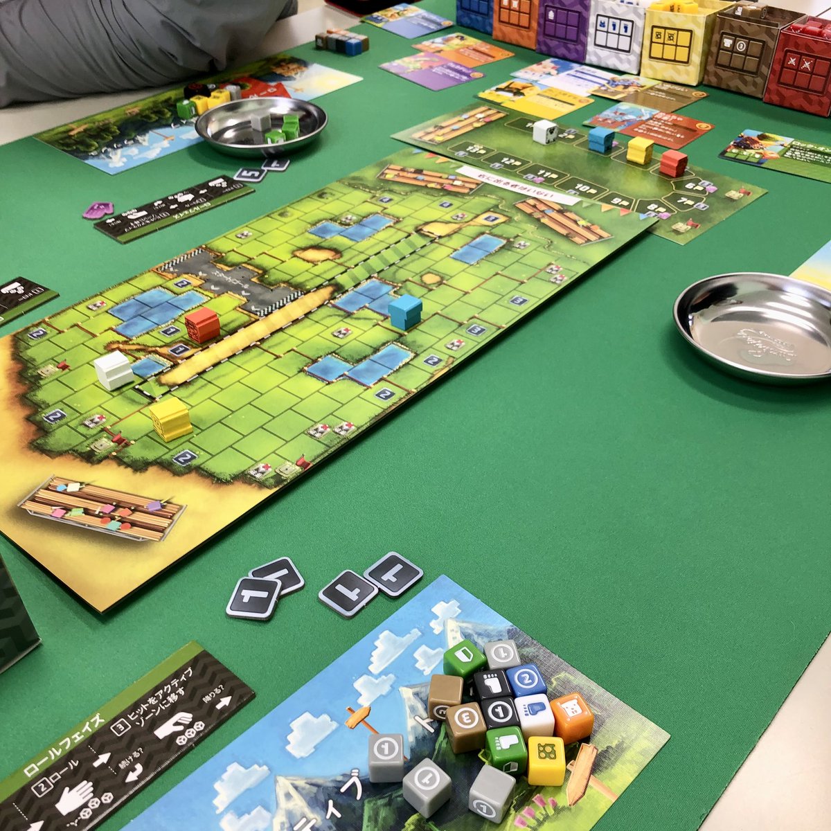 gamefun19's tweet photo. キュビトス
Cubitos
4人、ｲﾝｽﾄ込80分位

デッキ構築レースゲーム🧀ダイスジャラジャラとお買い物で段々拡大していく感じが楽しい✨いかに強コンボきめるか、カード能力の理解が超重要かなー🌝

#ボードゲーム #boardgames https://t.co/ZYIN5JM33Q