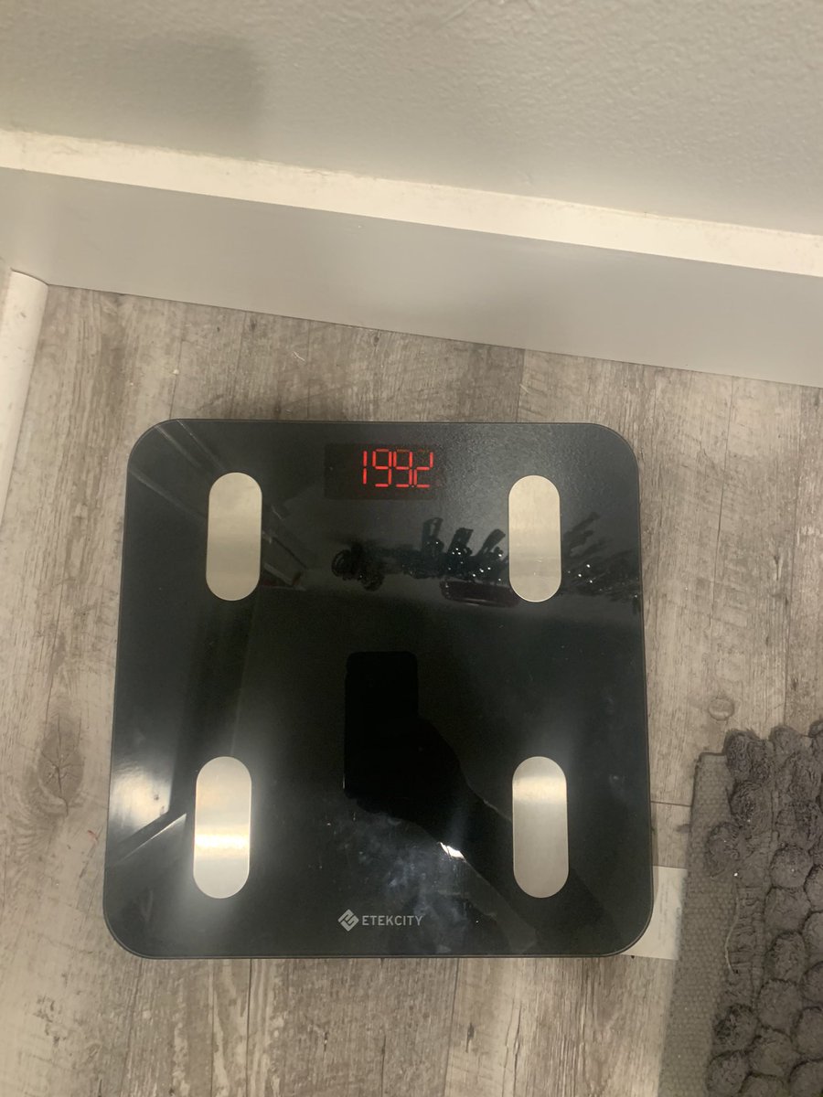 OLCoach_Palmer's tweet photo. January 3 I was 341 lbs and made a decision to change my life for my family and myself. I set a goal to see 199 on the scale and people laughed. Heck I laughed. However, today that goal became a reality. There is no secret to it calories in more calories out. https://t.co/MKDlXzW4rW