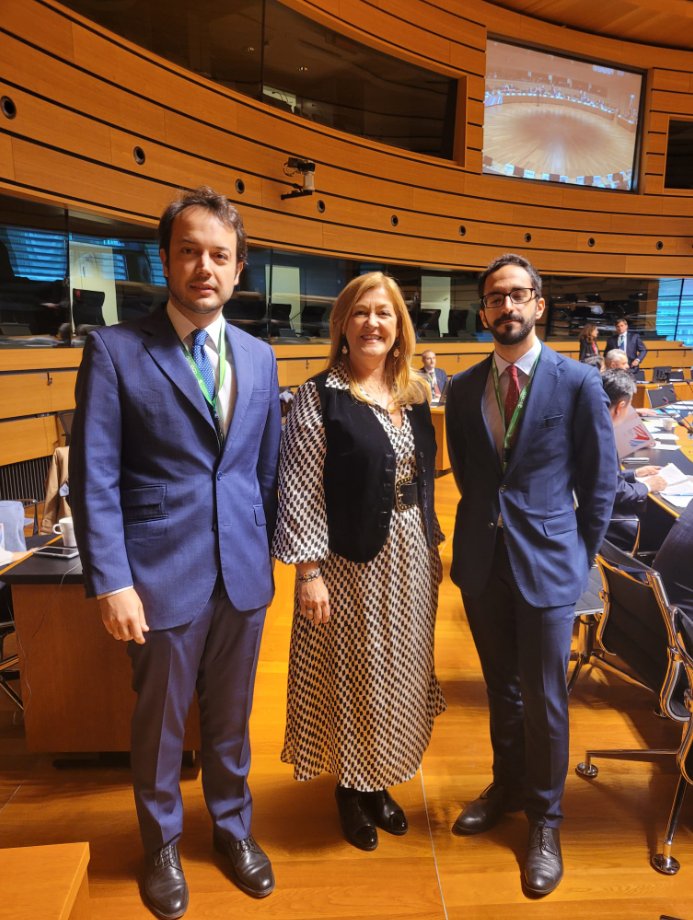 La SE de Función Pública de <a href="/Haciendagob/">Ministerio de Hacienda</a>, Lidia Sánchez Milán, ha participado en el encuentro sobre transparencia y rendición de cuentas 'Generar confianza y reforzar la democracia', organizado en Luxemburgo por el Comité de Gobernanza Pública de la <a href="/OECD/">OECD ➡️ Better Policies for Better Lives</a>

hacienda.gob.es/Documentacion/…