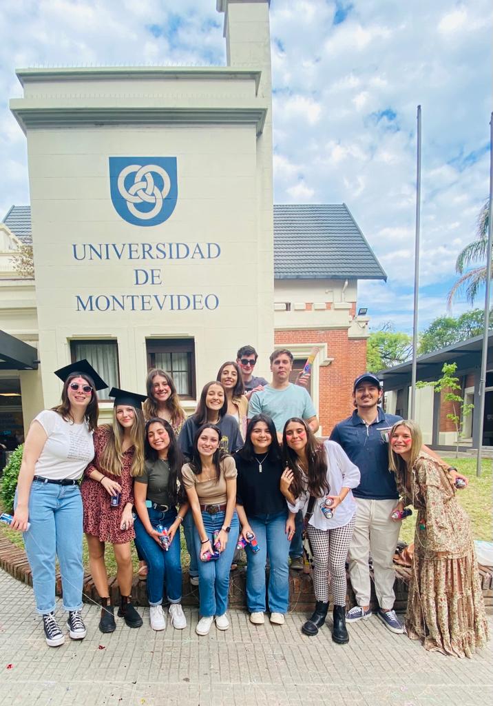 UMderecho's tweet photo. 🗓️Último día de clases de la Generación 2018. 
Una nueva generación de profesionales🥳 ¡Felicitaciones! https://t.co/jsRtNhxTwJ