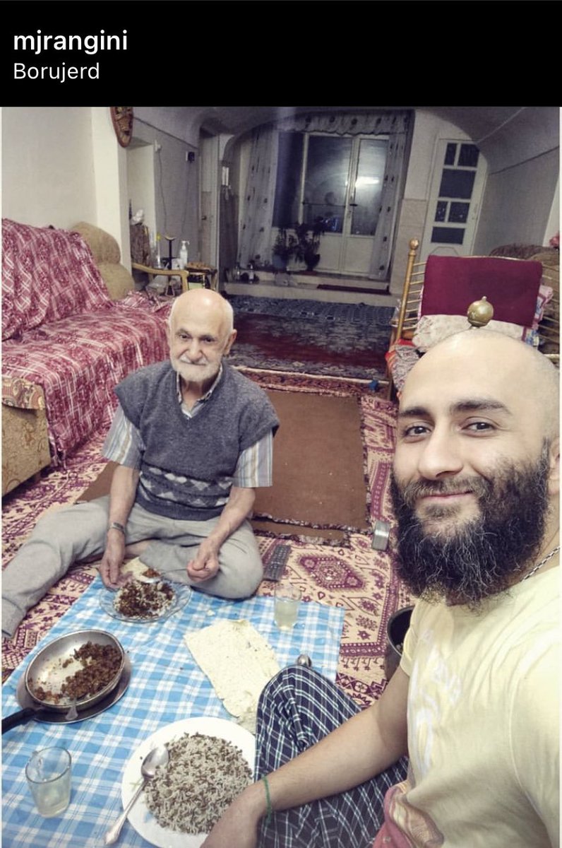 EliosaT's tweet photo. #محمدجواد_رنگینی فقط شما رو داره، مادرش چند سال پیش فوت شد، برادر بزرگش رو همین کثافتا فراری دارن، پدرش هم پیر و سالخورده‌س. خواهش می‌کنم نذارید صداش گم بشه. https://t.co/4cdCWnceSv