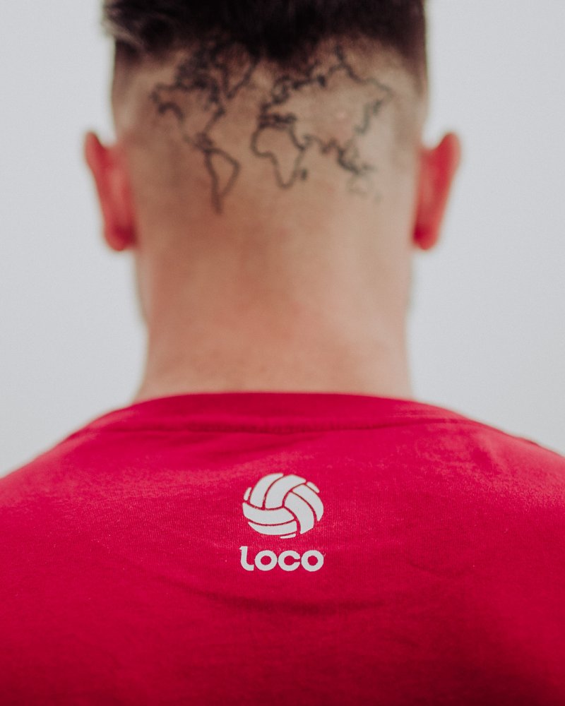 Adentrate en un mundo de locura 🏐

#soydeloco #futbol #football #streetstyle #moda #outfits #fashion #ropa #modamasculina #modahombre #outfit