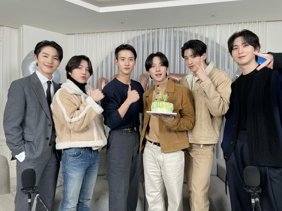 Let's meet often now and shine beautifully together ♡♡

#펜타곤 #PENTAGON