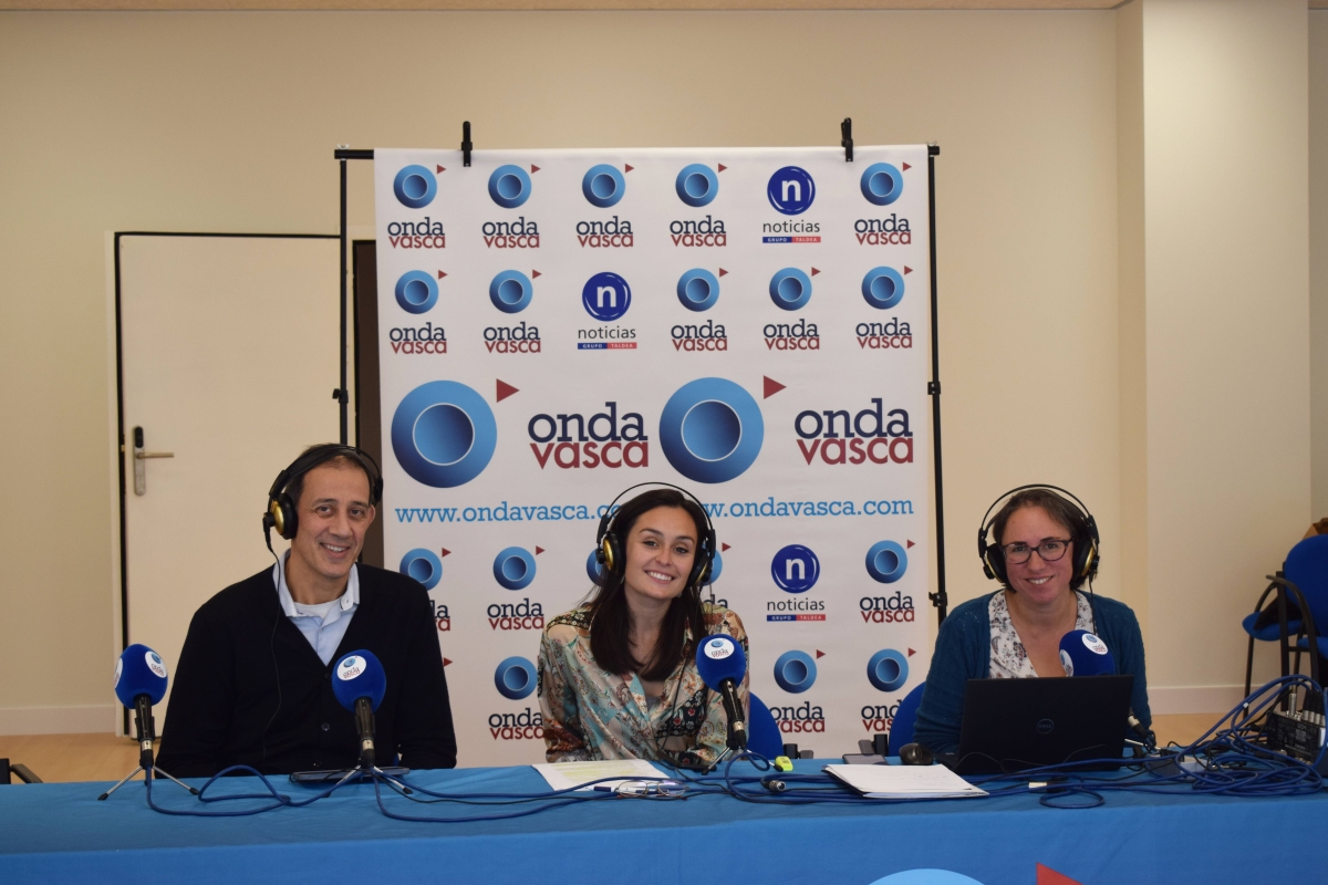 UrnietakoUdala's tweet photo. 📻 @ondavasca  realizó un programa desde Urnieta ayer.

▪️ Jorge Segurado alcalde de Urnieta
▪️ Luke Goñi concejala
▪️ Mikel Urzelai @ArimaPadel 
▪️ Angel Dosil @UrnietaPPGolf 
▪️ Vanesa Barriuso, Club Hípico Basitegi

👉 VER EL PROGRAMA AQUÍ: https://t.co/WTwF44rXiq

#Urnieta https://t.co/CDO6Kxh1IO
