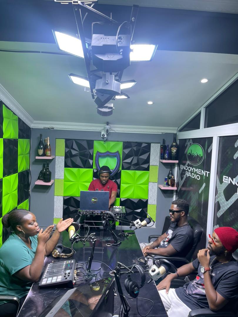 enjoyment_radio's tweet photo. Our Guests @DaRealFrd  @q_tbg are seated with the lovely  @AvidaRae to tell us more their latest single featuring @Camidoh 
Click on the link below to join the conversation 
https://t.co/FxSCOEatID 
#EnjoymentCafe 
#EnjoymentRadio https://t.co/gHvPpjU7kx