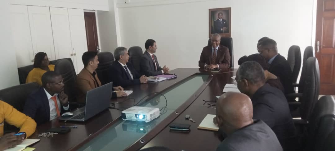 EllahMve's tweet photo. J'ai reçu en audience ce vendredi 18 novembre 2022 , des investisseurs indiens appartenant à l'entité #AOMGROUP, ils sont venus présenter le projet de la zone à forte attractivité agricole qui sera réalisée dans la Zap d'andem. https://t.co/VkB2fIMUGg