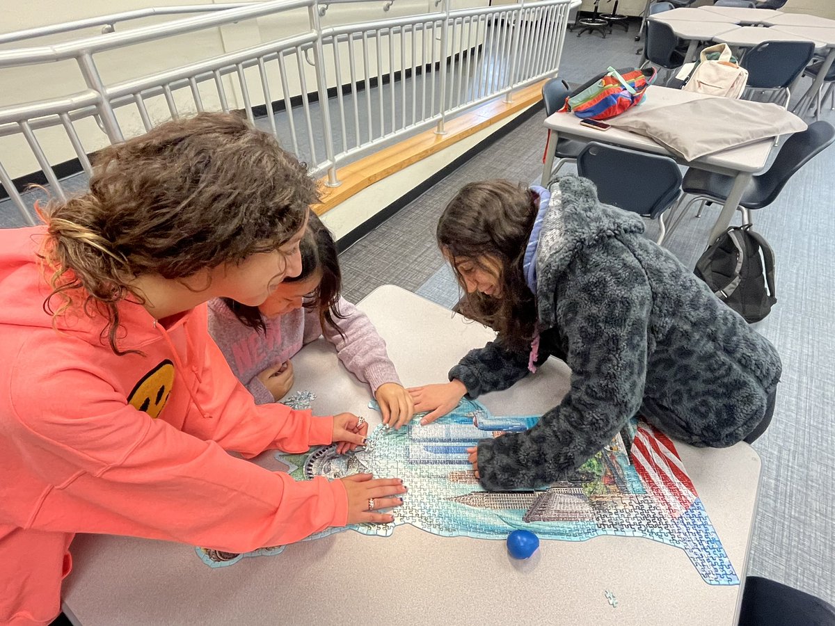 IHHSLibrary's tweet image. And they’re done! Great job completing a tricky non-rectangular puzzle. #Wellness #FunInTheLibrary