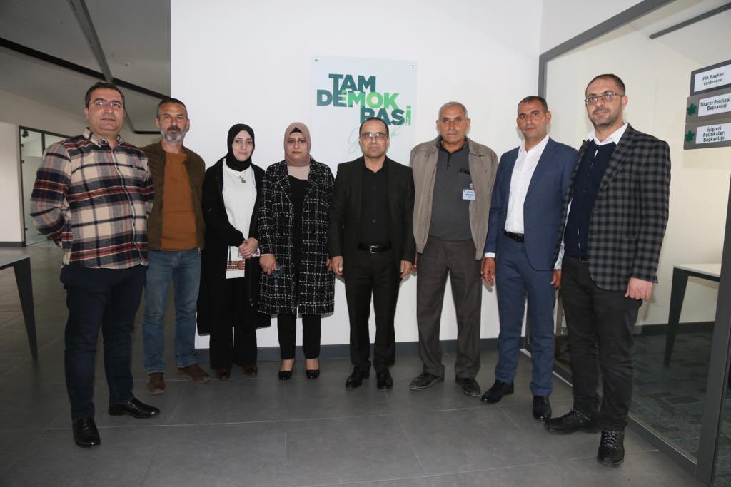 sukrukirboga's tweet photo. Şanlıurfa'dan Mustafa Kaya ve Diyarbakır il yönetimimiz ziyaretimize geldiler.
Kendilerine çok teşekkür ederim. @Ahmet_Davutoglu https://t.co/6zrGF8y8fP