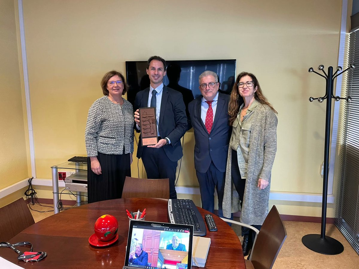 ESCOLAEUROPEAEU's tweet photo. 2022 sees a record number of students pass through the Escola’s doors as it bounces back up from the pandemic, as highlighted during our Executive Committee meeting yesterday! Check out the news: https://t.co/nGdubUhgvC #FormatalPort #PortVirtualLab https://t.co/2fUJeefAb6