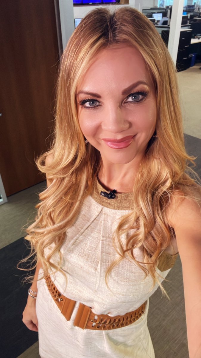 JaceyBirch's tweet photo. First flowers! 💐 Now breakfast! 🍳 
You guys are amazing! Thank you so much for being so lovely &amp; generous!
I’m shocked by the love you send my way! Appreciate all of you! ❌⭕️ https://t.co/drXJ9XUpq6
