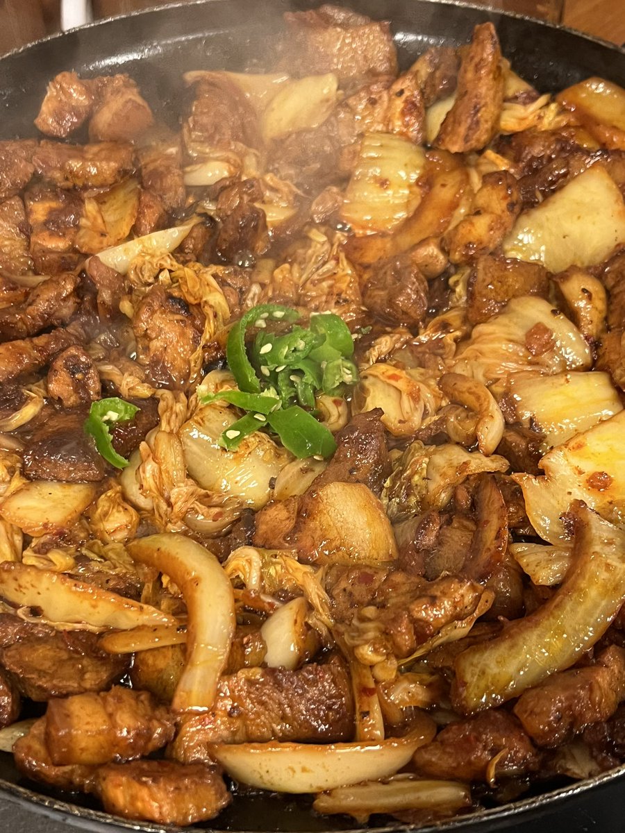 kirbynmnm's tweet photo. 정통집
김치 삼겹살, 껍데기, 볶음밥 https://t.co/Y5hgroyf0a