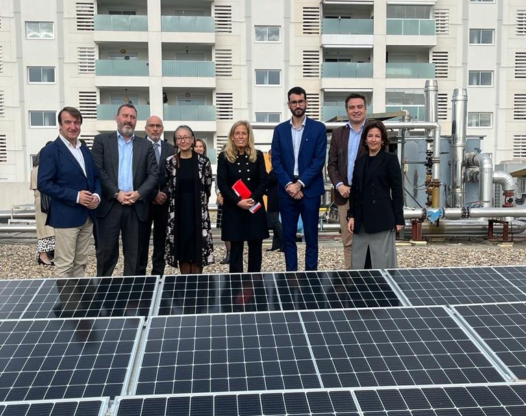 CEYS_Educacion's tweet photo. Acuerdo con @NexusEnergia con el compromiso de impulsar el #autoconsumo solar en #centroseducativos. @Humanitastc, @HBSTORREJON y @ColegioLegamar han incorporado plantas fotovoltaicas que permitirán que hasta un 30% de su #consumoeléctrico proceda de una #fuenterenovable. https://t.co/lKA5Jd7CTg