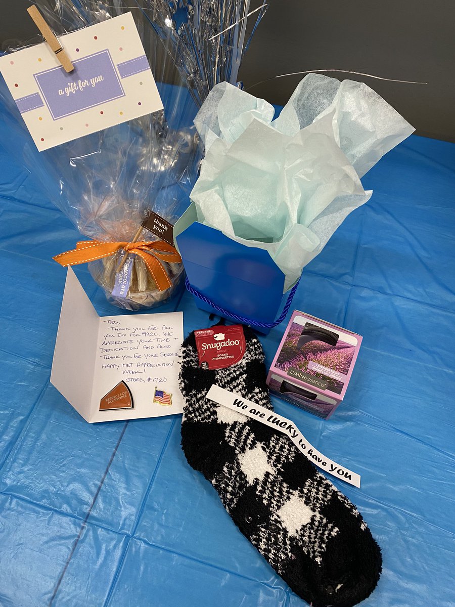 ClaireJ1920's tweet photo. We love our MET Team!!!! Happy to give them a surprise treat bag along with their lunch ! @thd1920 https://t.co/rvG42fIlo1