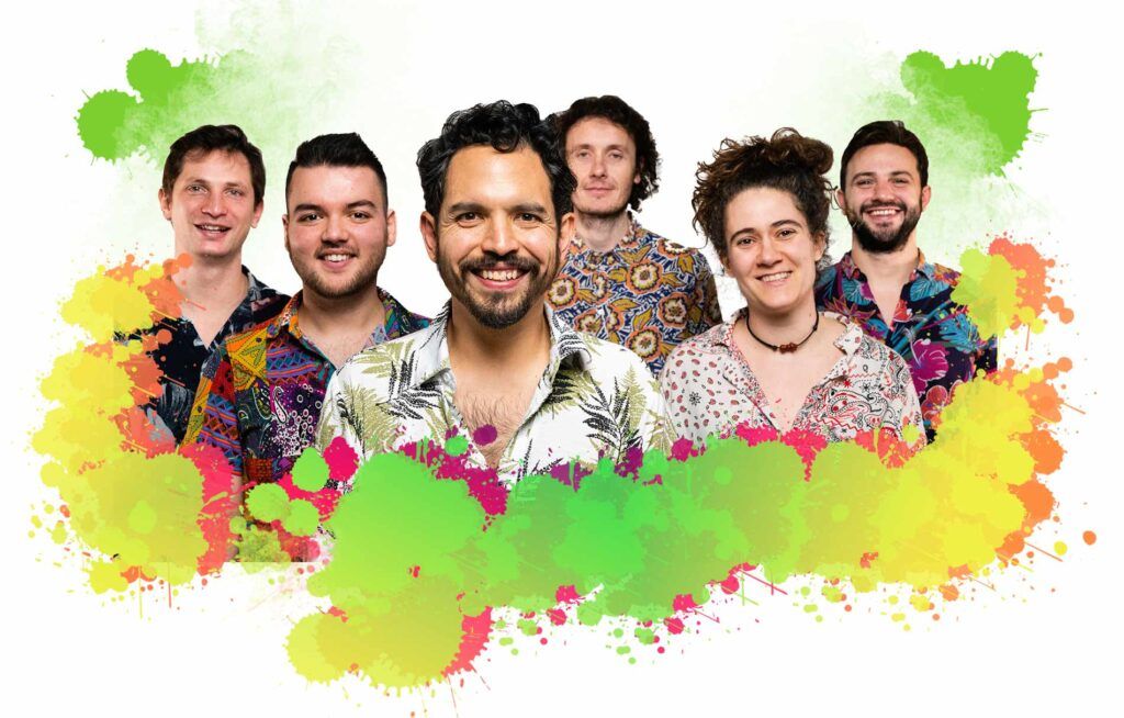 La banda mexicana “Son de Aquí” está celebrando que recibió dos reconocimientos del gobierno de Holanda, gracias a su novedosa propuesta artística.

#AlAire | Conversamos con Leonardo Prieto, vocalista de <a href="/SondeAquiMX/">Son de Aquí Oficial</a>, escúchanos por <a href="/RadioUNAM/">Radio UNAM</a>.

🔗 sondeaqui.com/es/la-banda/