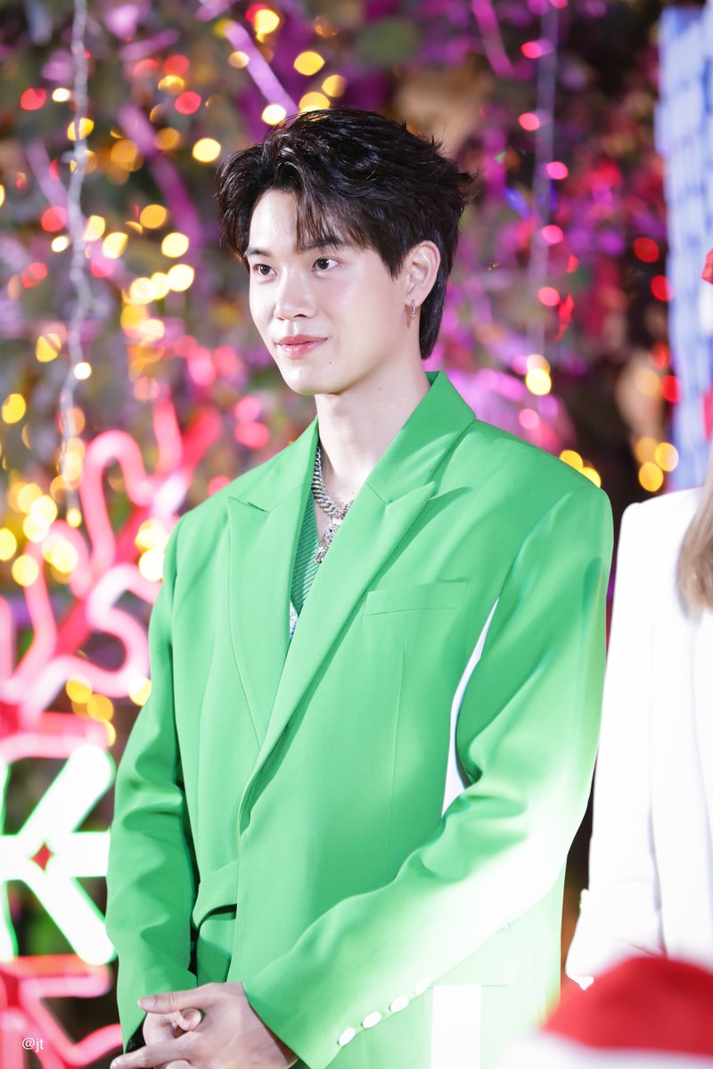 หนุ่มต้นคริสต์มาส Christmas 🎄✨
#TheMallJumboJoyxYinWar 
#yinyin_anw