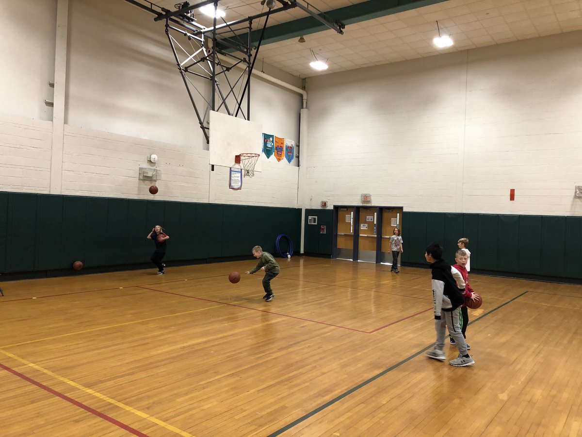 5th grade Basketball Intramurals are heating up! 🏀 💪🏼 🔥 <a href="/SNIS_CT/">Sarah Noble School</a>
