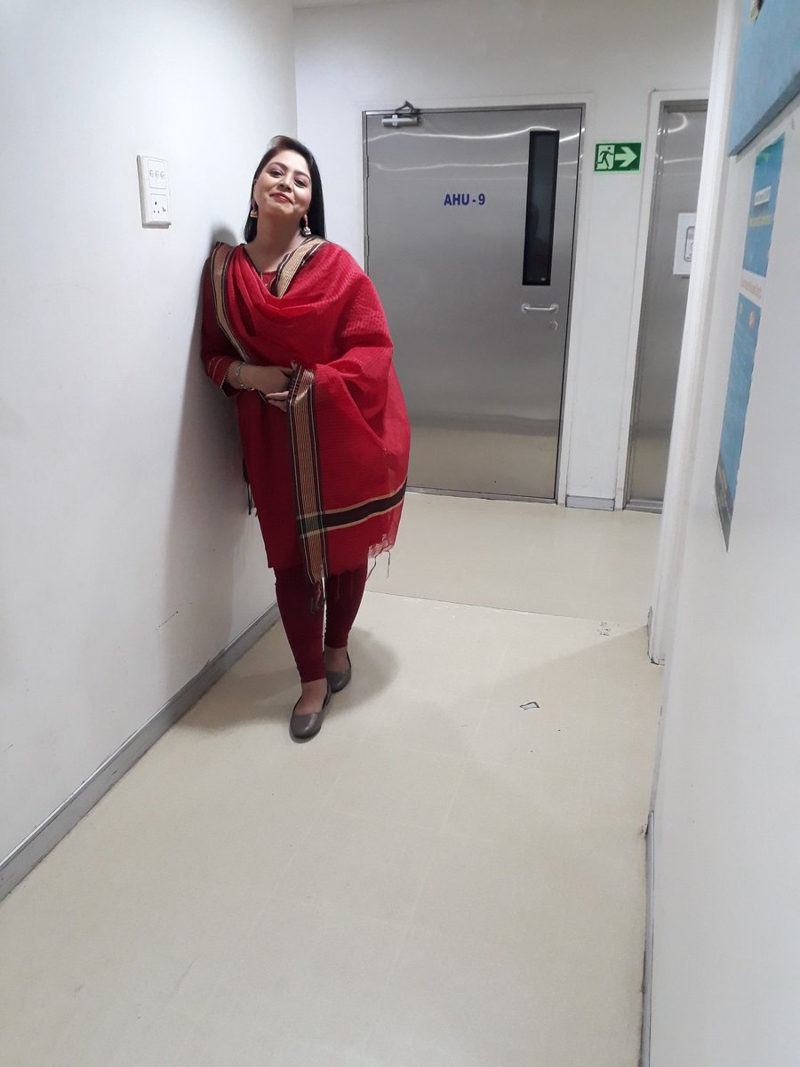 hinaz16's tweet photo. शुस्ता ज़बाँ शगुफ़्ता बयाँ होंठ गुल-फ़िशाँ
सारी हैं तुझ में ख़ूबियाँ उर्दू ज़बान की

- फ़रहत एहसास.         #FarhatEhsaas sb💐✍🌹 https://t.co/1zpi5w4NzO