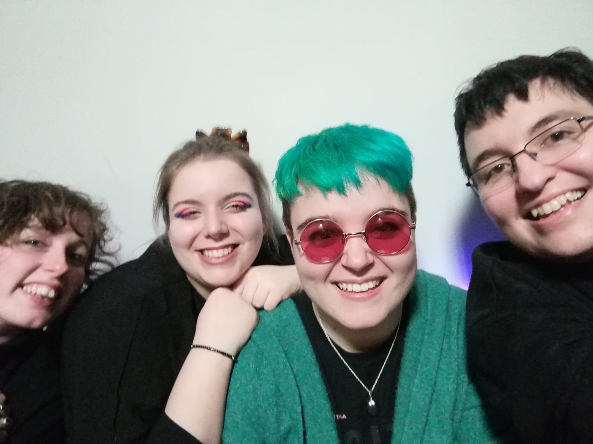 adashofseaglass's tweet photo. What a wonderful evening!! 🥰💖 Thanks so much to all the lovely writers who joined us at the All Night Write-in yesterday, and of course to @Alphabetti for hosting us! What a spirited, heart-warming event 😭💖. So proud of you all! https://t.co/UbEDPvLhjL