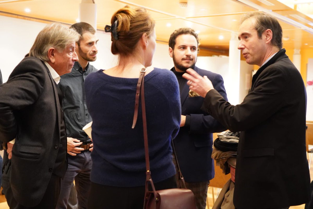 LounesA's tweet photo. Nous participions hier soir, avec @GillesMonchy, à la cérémonie de remise de chèque de l’association Aidons la recherche et des villes partenaires à l’@institut_curie . 
C’est dans ce cadre que nous avons organisé avec l’OMEPS les Foulées Châtillonnaises le 16 octobre dernier. https://t.co/XjAon6di12